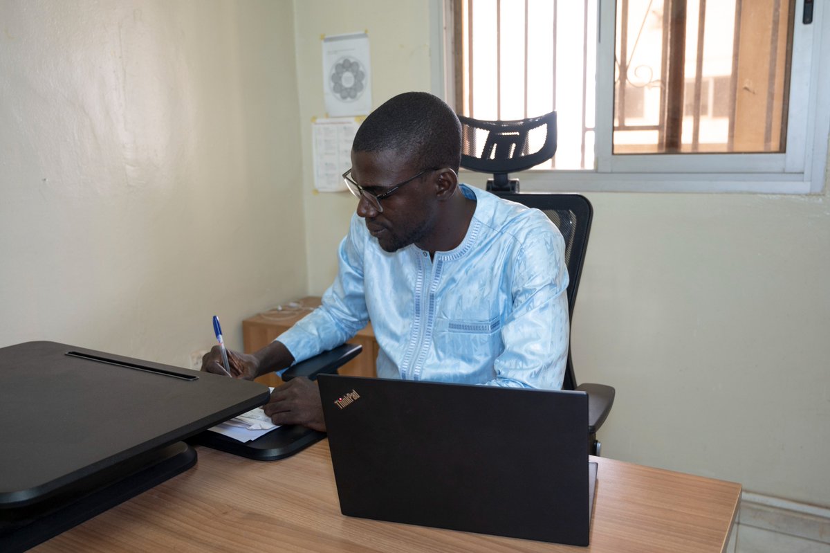 CorpsMali's tweet photo. #Grâce_à_lui
Lui, c’est Youssouf S. TOURE, notre Financier Terrain.  
Son travail consiste à la gestion des aspects financiers pour certaines régions. Il est le garant de la conformité
Grâce à la participation de TOURE, Mercy Corps Mali atteint ses objectifs. 
#mercycorpsmali https://t.co/xqCW78PuVa