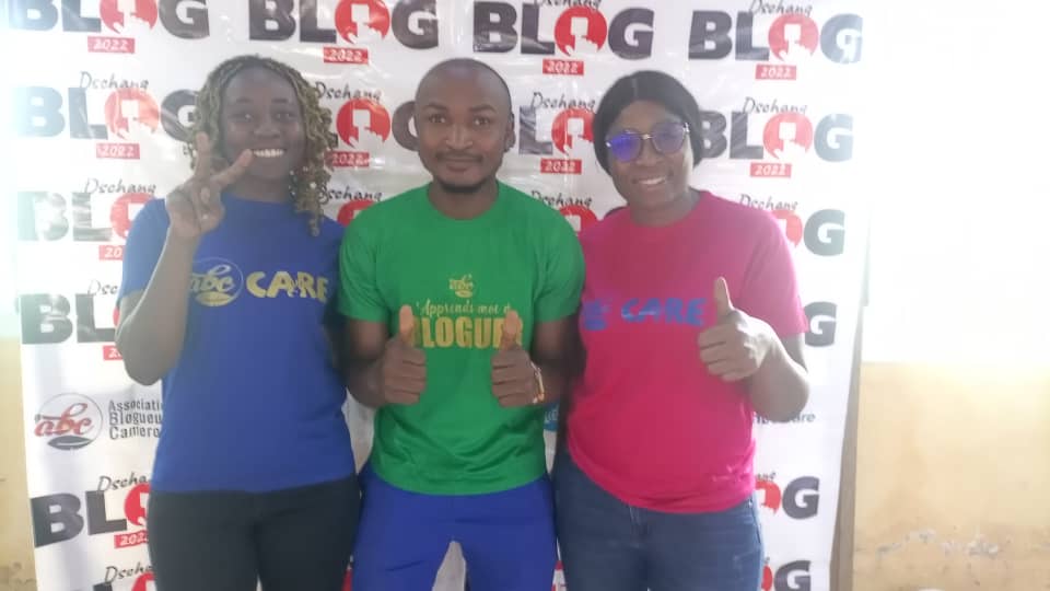 BloggersCM's tweet photo. Happening Now in Dschang ; Célébration de la journée mondiale du Blogging sous le Thème "Apprends-moi à bloguer " a l'Alliance franco-camerounaise de Dschang. @DefyhatenowWCA @Meta @ActivSpaces @MaitreAFRA @LauraDaveMedia @CRTV_web https://t.co/NSZW4B9ldT