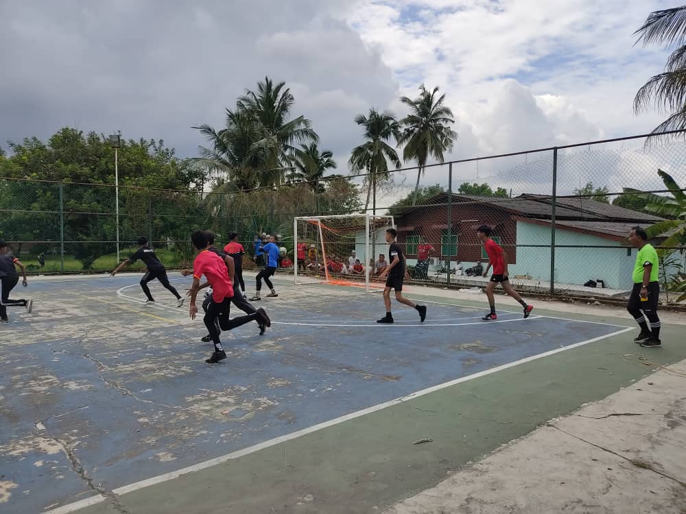 TambunP63's tweet photo. Sempena Hari Kemerdekaan ke-65, Pej Parlimen PD bersama Pejabat DUN Sri Tanjung dan MPKK Kg. Paya mengadakan sebuah pertandingan futsal hari ini. Sebanyak 20 pasukan dari sekitar Sri Tanjung termasuk dua dari Pusat Tahfiz setempat tidak ketinggalan utk turut serta.
#ParlimenPD https://t.co/7JpWdv5A1x