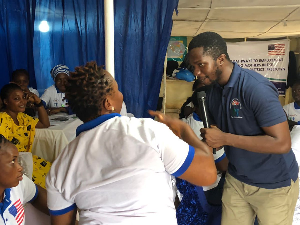 YaliRLCAlumnisl's tweet photo. Former @YaliRLCAlumnisl President and Founder &amp; Executive Director of @CAPSL3, @OBaimba and team ended a 3 days foundational skills workshop for the first 30 beneficiaries of @CAPSL3 project ‘Creating Pathways to Employment for Young Mothers’. 
funded by the @USEmbFreetown https://t.co/H4aFJf8IsG