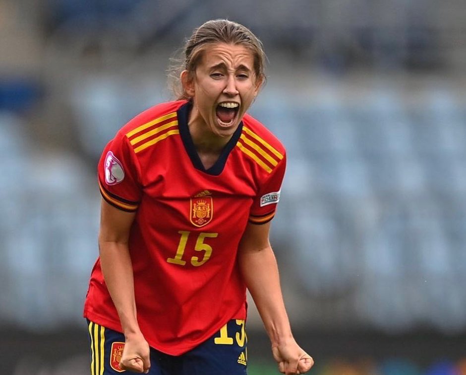 Nuestras ex jugadoras Ane Elexpuru y Clara Pinedo se han proclamado Campeonas del Mundo en el Mundial Sub 20 disputado en Costa Rica.

Desde el Bizkerre estamos muy orgullosos de haber contado con ellas en nuestras categorías de formación.

Felicidades chicas!