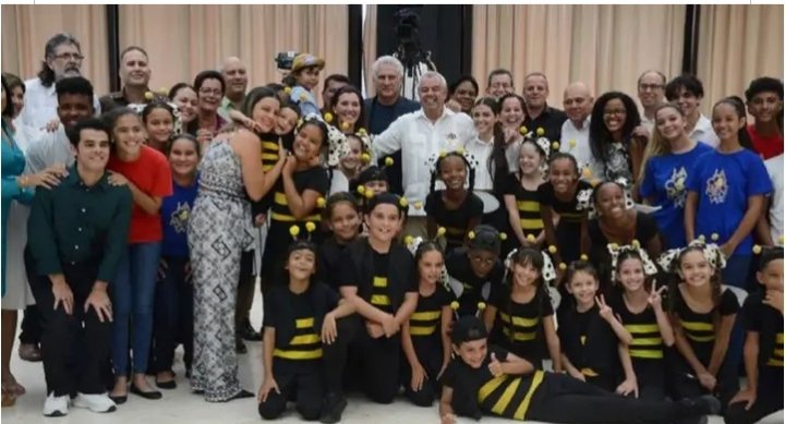 ola05806668's tweet photo. Felicidades para la Colmenita, por tanto talento. Gracias por ir por el mundo repartiendo amor del bueno.
#IslaRebelde https://t.co/DKcdAlhnLo