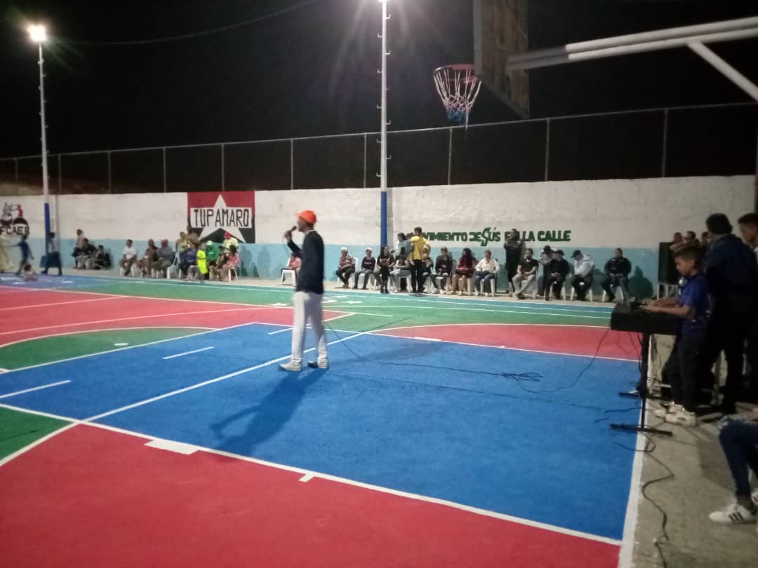 Sucre_MRT's tweet photo. #Entérate|| Con actos culturales y deportivos se realizó la inauguración de la cancha en el Sector Brasil en la ciudad de Cumaná.
Podemos construir un mundo mejor, con voluntad, #Tupamaro logrando metas para beneficio de nuestro Pueblo
#ParedesRebelde
 #ManoDuraContraLaCorrupcion https://t.co/gE3qDgLnH7