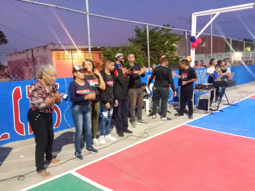Sucre_MRT's tweet photo. #Entérate|| Con actos culturales y deportivos se realizó la inauguración de la cancha en el Sector Brasil en la ciudad de Cumaná.
Podemos construir un mundo mejor, con voluntad, #Tupamaro logrando metas para beneficio de nuestro Pueblo
#ParedesRebelde
 #ManoDuraContraLaCorrupcion https://t.co/gE3qDgLnH7