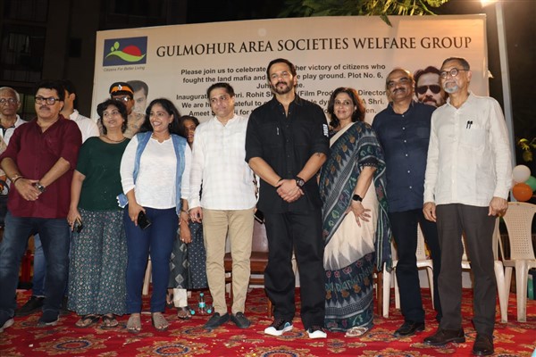 grace_entertain's tweet photo. Filmmaker Rohit Shetty Praises Ashoke Pandit and Citizens Of Juhu Scheme For Fighting Against The 
@RohitShetty_FC @RohitShettyfans #RohitShetty 
@GraceSofas

#gracesofa

#Mumbai

#gracesofaandentertainment

#entertainmentnews 
https://t.co/HGfV9Bjsgq https://t.co/8V8QUKs39w