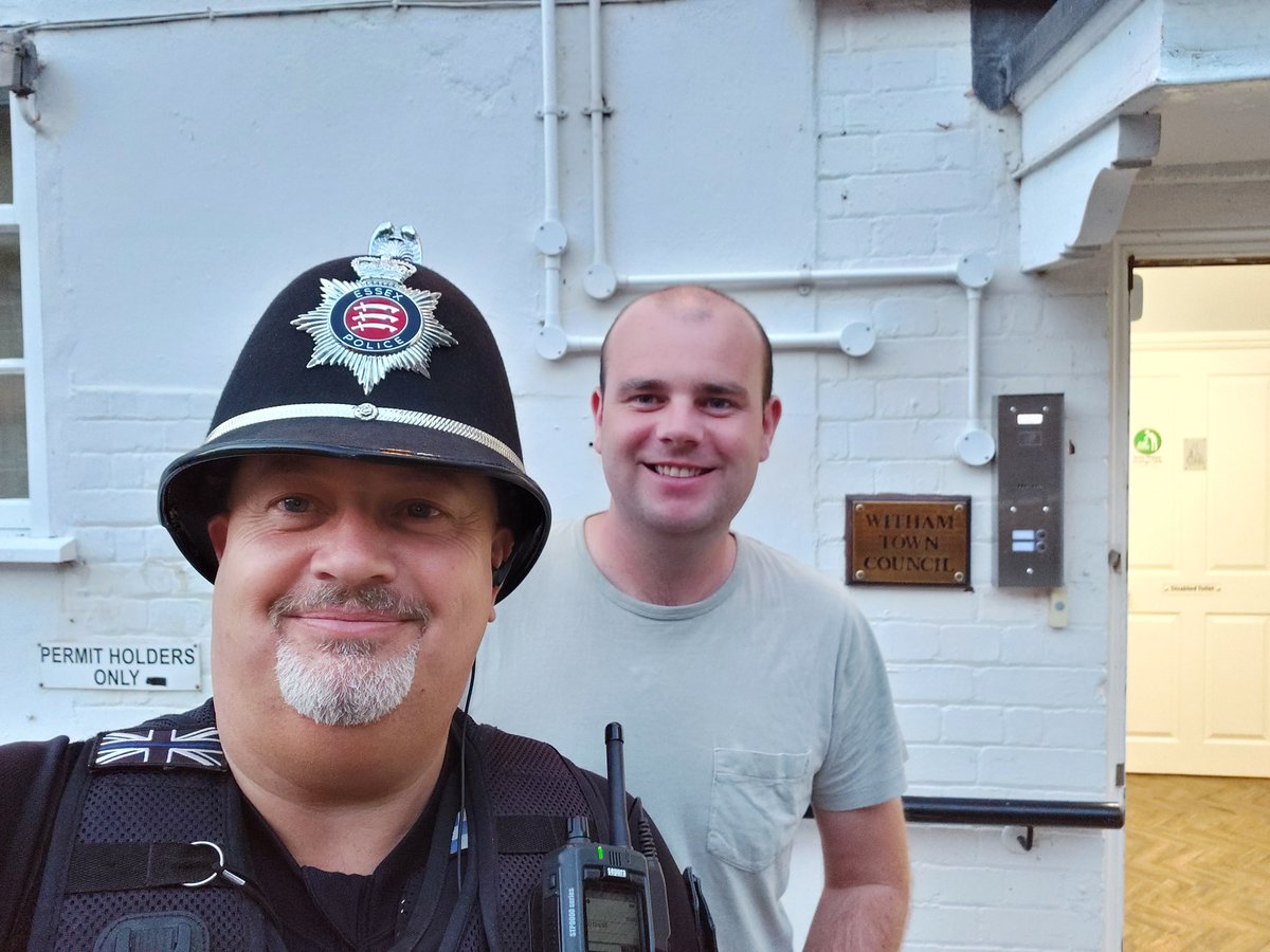 EPWitham's tweet photo. Nice to meet up with one of my previous #WithamCSC team members who left @EPSpecials to join @EssexPoliceUK full time. He may even work more hours than me one day! Visible patrols in Witham, 2 incidents & CCTV scoping for a ongoing CID investigation. @town_witham #YouSaidWeDid https://t.co/Wsxx1RFQ9M