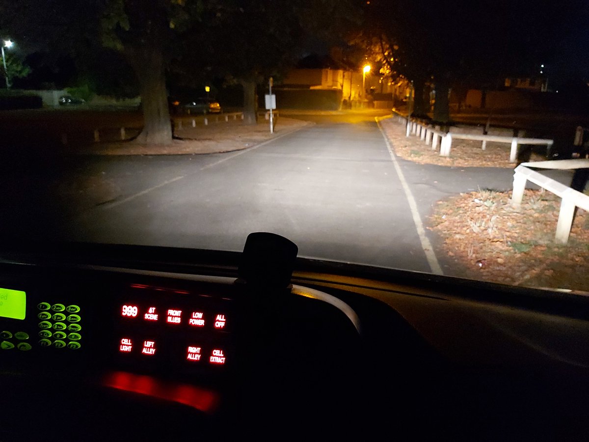 EPWitham's tweet photo. Nice to meet up with one of my previous #WithamCSC team members who left @EPSpecials to join @EssexPoliceUK full time. He may even work more hours than me one day! Visible patrols in Witham, 2 incidents & CCTV scoping for a ongoing CID investigation. @town_witham #YouSaidWeDid https://t.co/Wsxx1RFQ9M