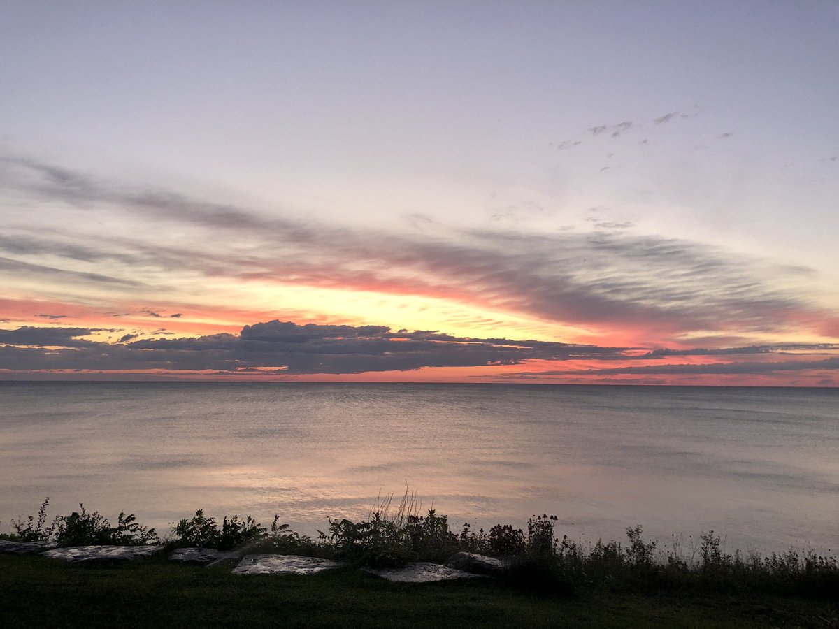 wandaeichler's tweet image. Before sunrise, #LakeHuron turns a deep lavender color. It was 61 degrees F at 6 am. Sunrise is 6:52 am today. #GreatLakes #michigansummer