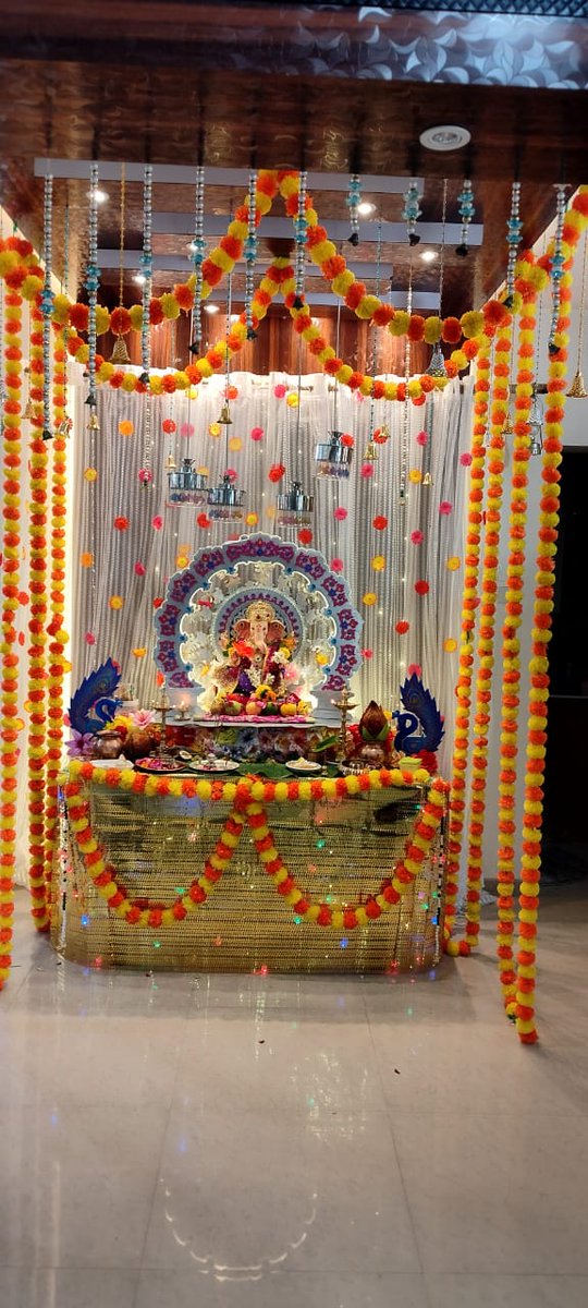 Ganpati Bappa Morya. May Lord Ganesh bless you with wisdom, intelligence, prosperity, happiness and success. Wish you a Happy Ganesh Chaturthi. #HappyGaneshChaturthi

🙏 बाप्पा आले आमचा घरी 🙏