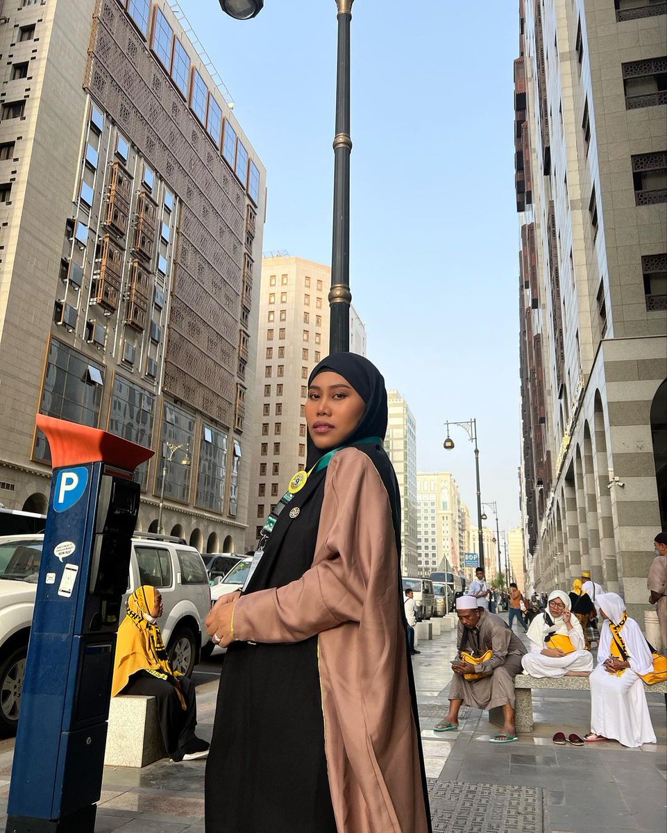 Alhamdulillah untuk kedua kalinya bisa bertamu ke rumah ALLAH ❣️😇

#EviMasamba
#evigassingindonesia