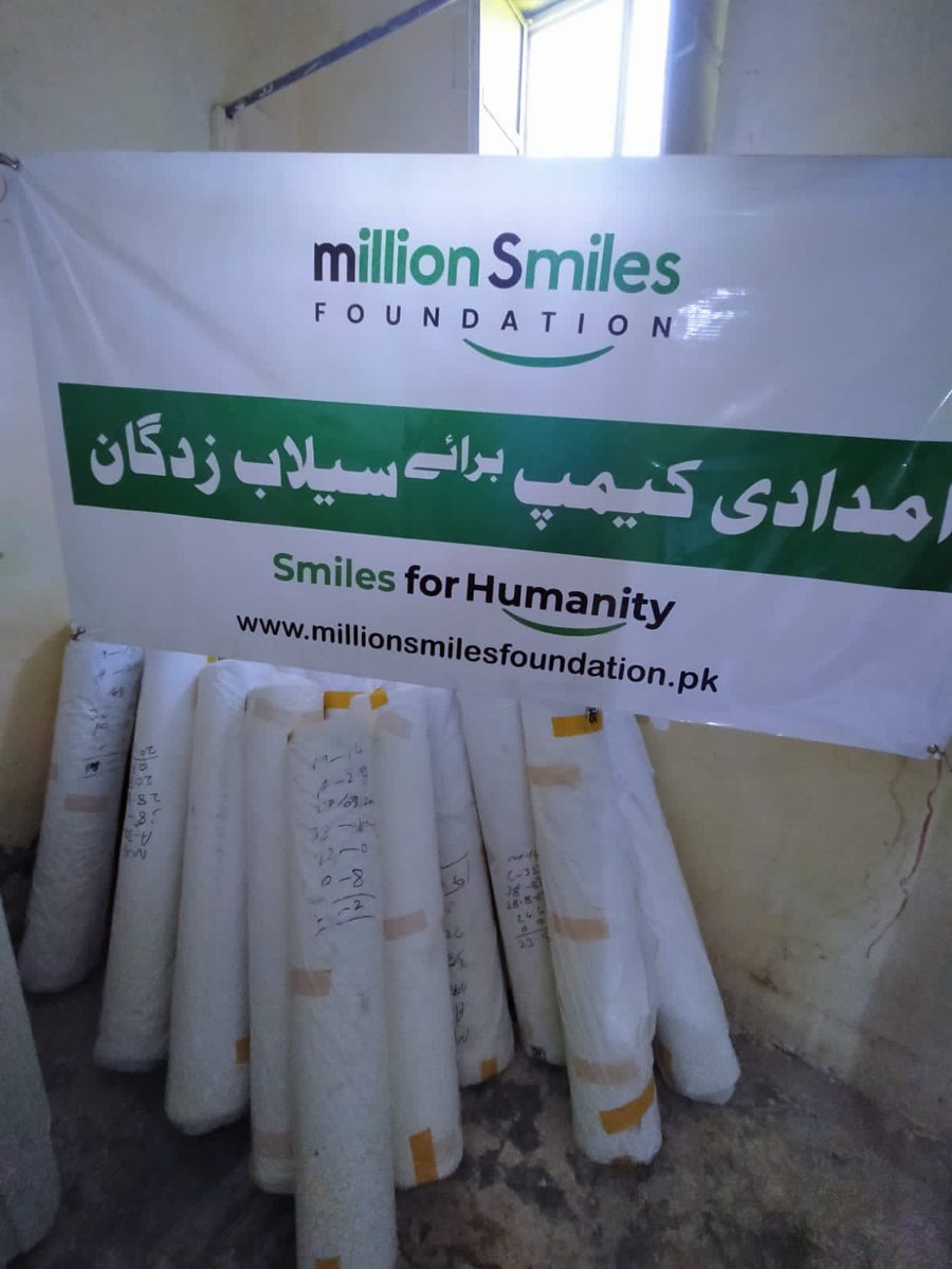 MSfoundationPK's tweet photo. 1,200 راشن بیگ اور 12000 پینے کے پانی کی بوتلیں اور ساتھ ساتھ 800 خیمے سیلاب متاثرین میں تقسیم کرنے کے لیے تیار ہیں۔

کل سے ہماری ٹیم راجن پور کے سیلاب سے متاثرہ علاقوں میں تقسیم کرنے جائے گی۔

#MillionSmilesFoundation #FloodRelief #Humanity https://t.co/hlkZZqv6F6