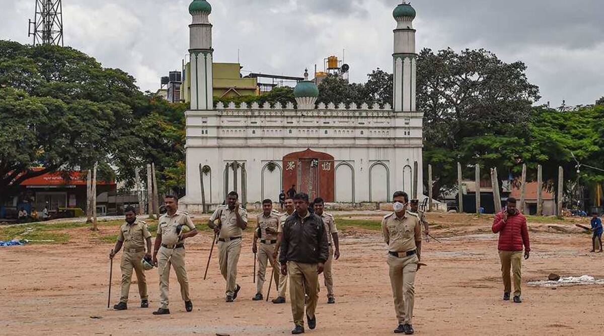 JimmcSocial's tweet photo. Karnataka High Court's take on Idgah Ground matter can raise insecurities among house owners living on leasehold properties. How? Here's a witty perspective by Dr. N. R. Mohanty.
https://t.co/ed9w8y5Unz
#IdgahMaidan #KarnatakaHighCourt #SupremeCourtOfIndia #GaneshChaturthi2022 https://t.co/pkuK8dXpMp