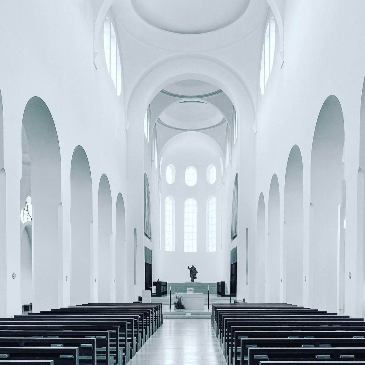 le_paratect's tweet photo. 💡 If you have the chance, you should experience the redesign of the St. Moritz church in real life.  Masterfully implemented by John Pawson

#churchphotography #architecturephotography #lightdesign #lightdesigner #augsburg  #blackandwhitephotography #nftcommmunity #architecture https://t.co/EZsqXdyrA2