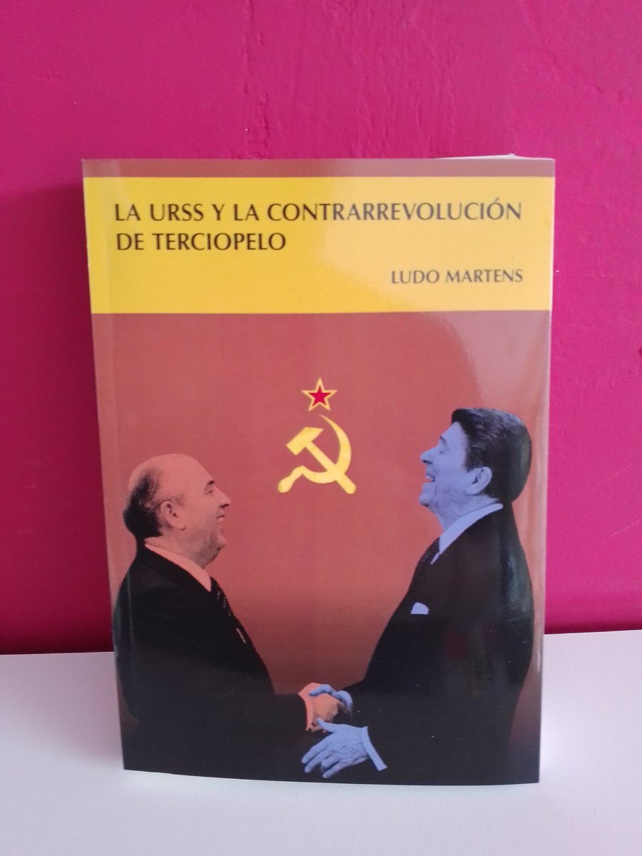 Liburunea's tweet photo. Mijaíl Gorvachov hil da. Hedabide guztiek beren figura goraipatu eta asmo oneko erraldoi erreformista gisa aurkeztuko dute. Ezin diogu doluminik eman SESBaren desintegrazioaren funtsezko figuretako bati, munduko langile eta herrientzako tragedia handienari. https://t.co/QZVPkEHyGv