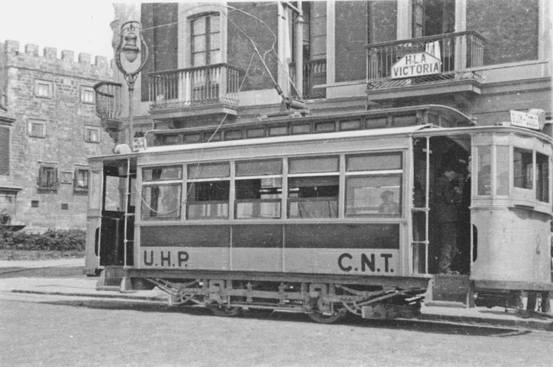 libertame_'s tweet photo. Tranvía de Gijón colectivizado por la CNT y con la inscripción de la UHP asturiana, 1937 https://t.co/oApt8JbmCE