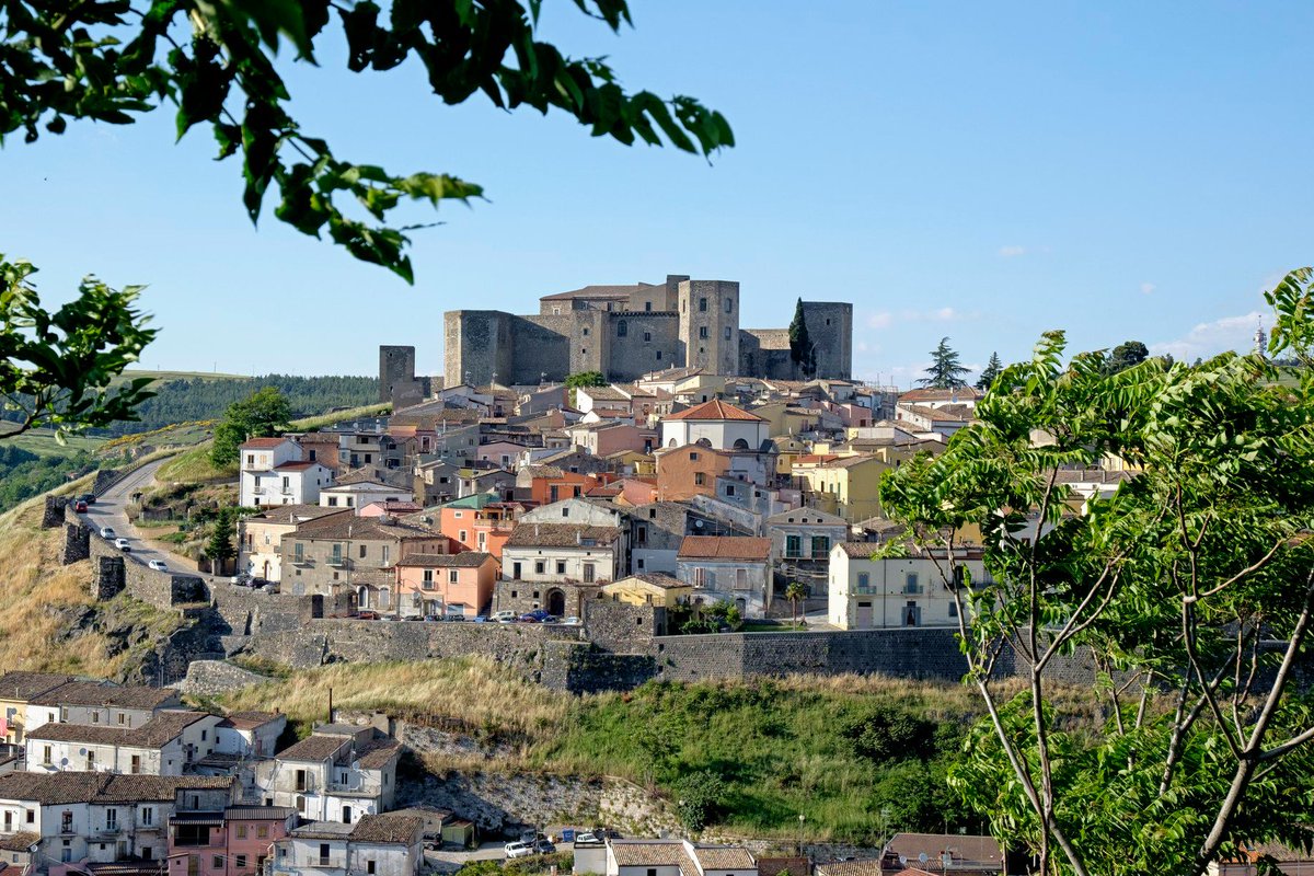 BeCultour's tweet photo. #Melfi and the castles of #FrederickII
The majestic castle of Melfi is one of the largest and most imposing in southern Italy. Built by the Normans and enlarged by Frederick II of Swabia, it still retains its medieval appearance.
Credit: @BasilicataTuristica https://t.co/4kwUBsR2AT