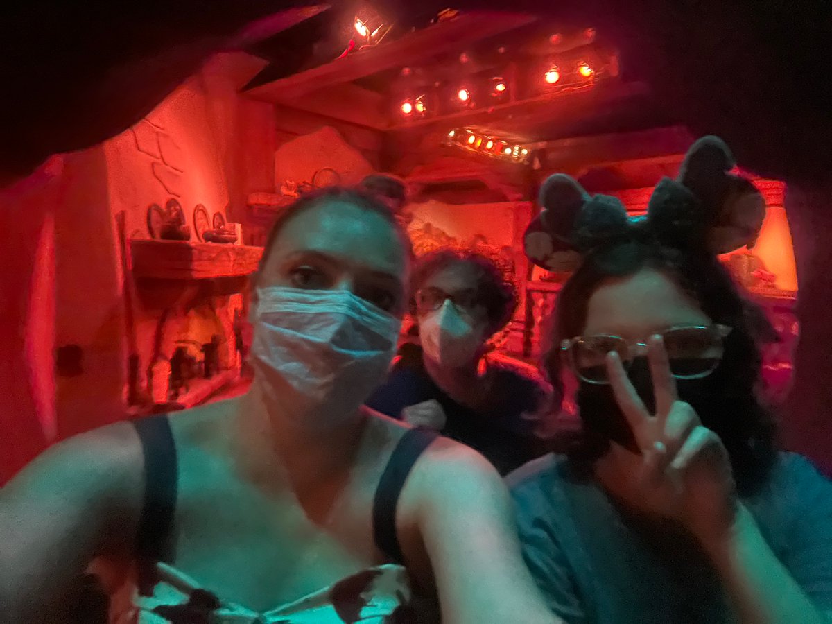ItsASmallPark's tweet photo. 35 minutes until park closes. Can we make it? https://t.co/LsFNpbzcpu