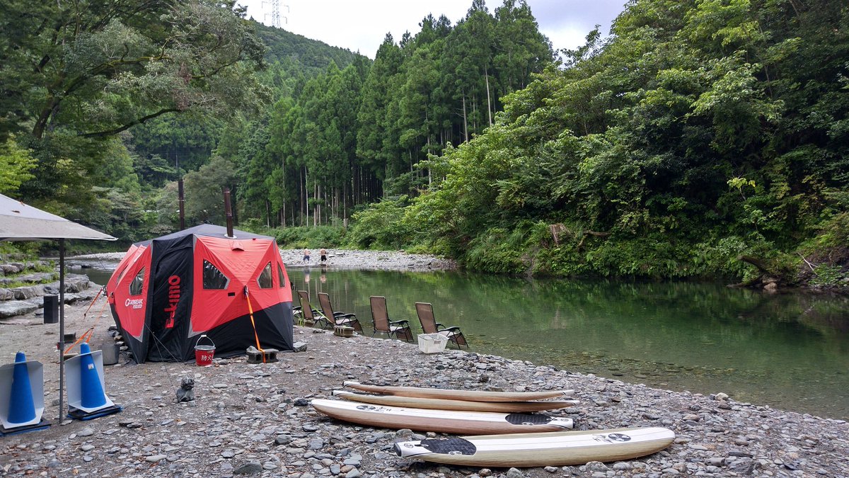 toyoda_shunsuke's tweet photo. フィンランド留学時代にソンパサウナによく行っていたのですが、浜松の天竜サウナ@30A5R5IVt1jbl6gでも似た雰囲気があってビックリしました！一人きりで募金ベースで運営されていて、テントサウナを出てすぐダイブできる川は本場を超えてました！フィンランドの人にも来てほしいです！ #sompasauna https://t.co/mN8PmGjNKW