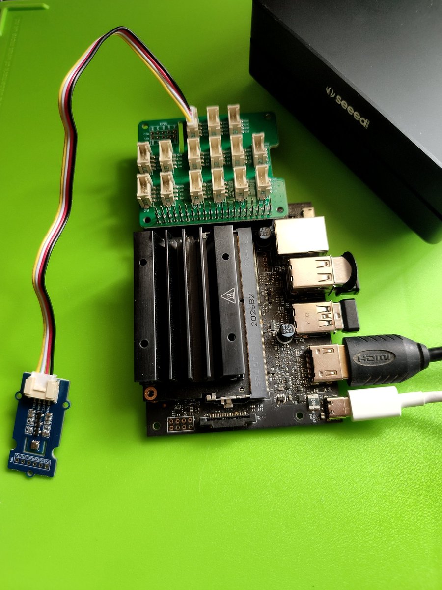 ajeetsraina's tweet photo. From the tiny #BME680 sensor right to the containerized @grafana dashboard hosted over the Cloud. Stay tuned for more info. Thanks @iamElaineWu for the hardware. Stay tuned for the exciting @Docker stories. 
 @Docker @seeedstudio https://t.co/bqGcMvuMNS
