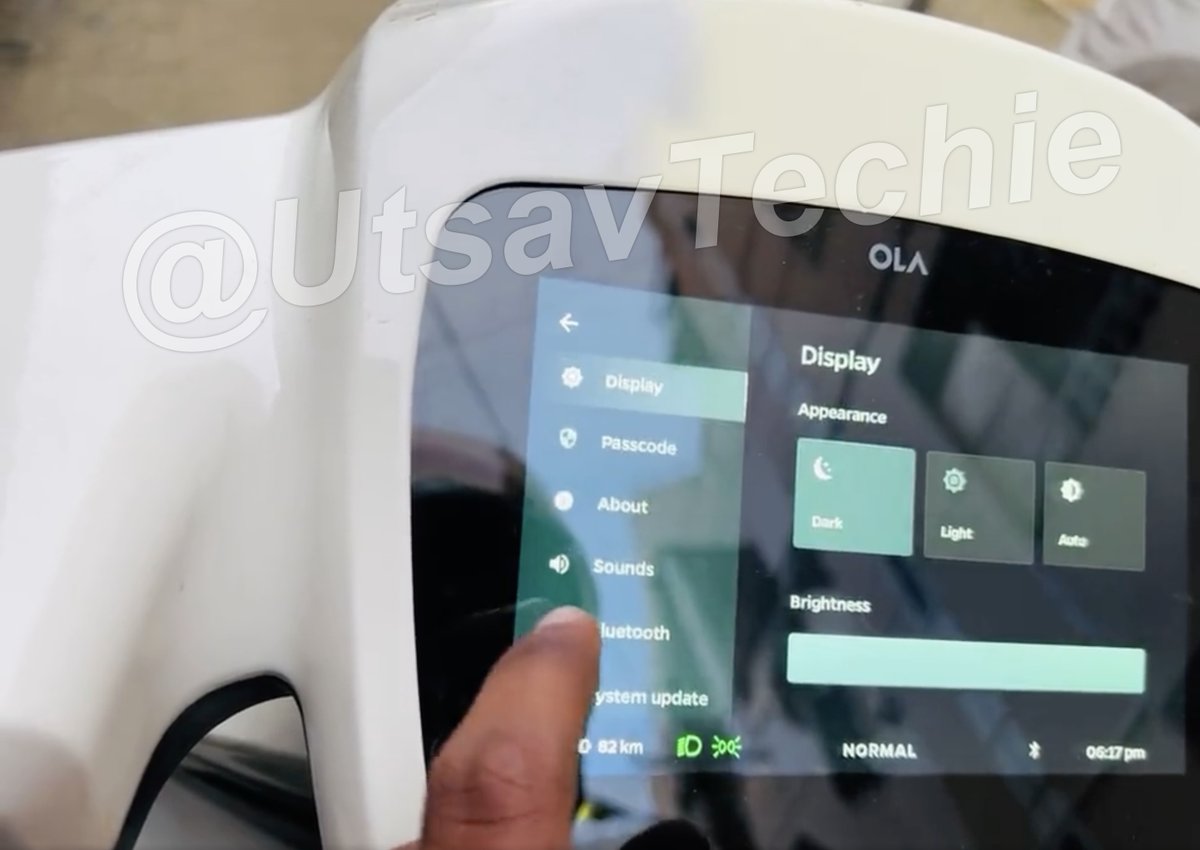 utsavtechie's tweet photo. The Very First Look at Move OS 3 running on OLA S1

Features: Moods (Different Themes 3 As of Now)
Store Documents
Auto brightness
Riding Features like Proximity, fall detection etc.

It is on OLA S1 it means S1 Pro &amp; S1 Both will get all these features in update this Diwali https://t.co/FeN6tadmBP