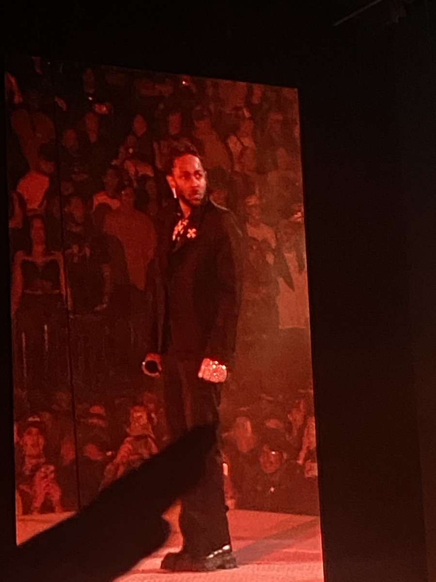 makexouthill0's tweet photo. Best fucking concert I’ve been too! Money well spent ! 
#KendrickLamar https://t.co/EoKfJz546Z