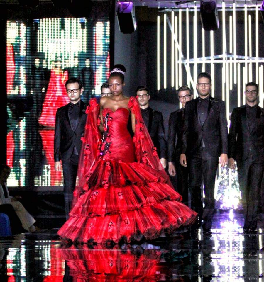 LOCAL NEWS| SA top international model, Tinyiko Mathusa born and bred at Siyandhani village on the outskirts of Giyani will be buried on Saturday, 03 September. 

Tinyiko passed away last Saturday at the age of thirty-three. 

More details coming up on giyaniview.co.za