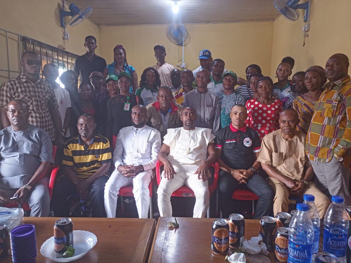 Africuniabank's tweet photo. 🗣️ AFRICUNIA Bank Officials and the Executive Members of the Blossom Life Foundation In Aba, Nigeria for a strategic meeting and orientation

#africunized #africunia #africunia_tv #afcash #ايتام_خميس_مشيط #Crypto #الاهلي_الأخدود https://t.co/bkZKTOcPuv