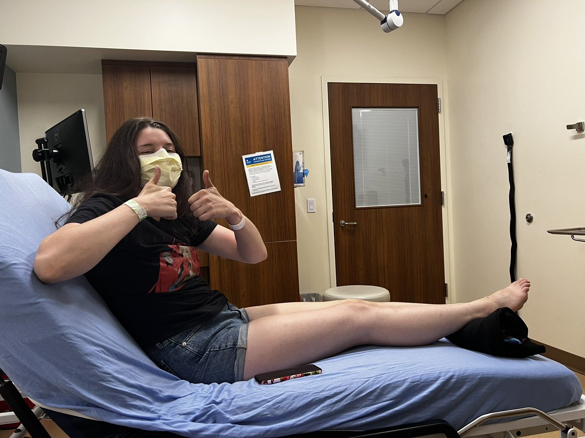 akilamotionless's tweet photo. At the ER for a broken ankle but the show was still 10/10!! @ChrisMotionless @MIWband https://t.co/SroE5kzONu