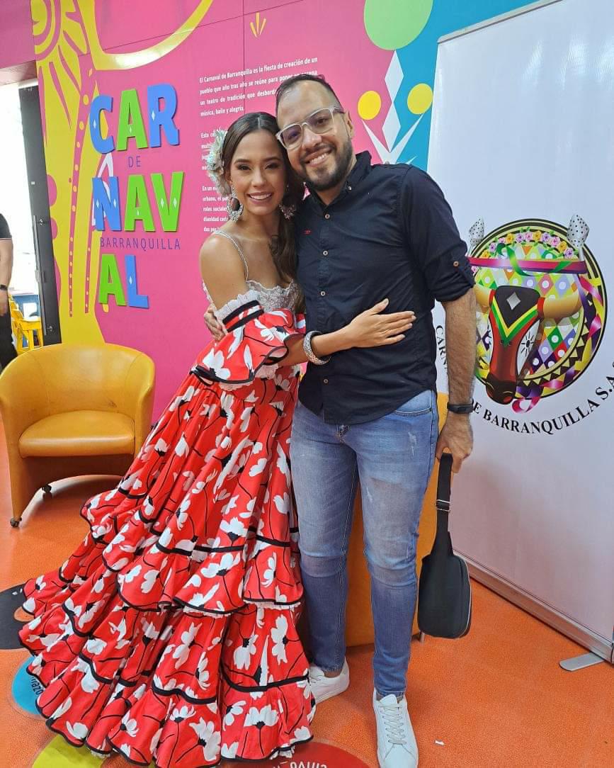 capelladavo's tweet photo. Que gran alegria compartir con nuestra reina del @carnavalbaq 2023 @natalia, muy pronto tendremos el placer de entrevistarla en la @RevistaSOONCol en #SoonTv . Bella y hermosa nuestra reina del carnaval porque en el 2023 #LoGozaremosOtravez #QuienLoViveEsQuienLoGoza https://t.co/CfHzxgujzj