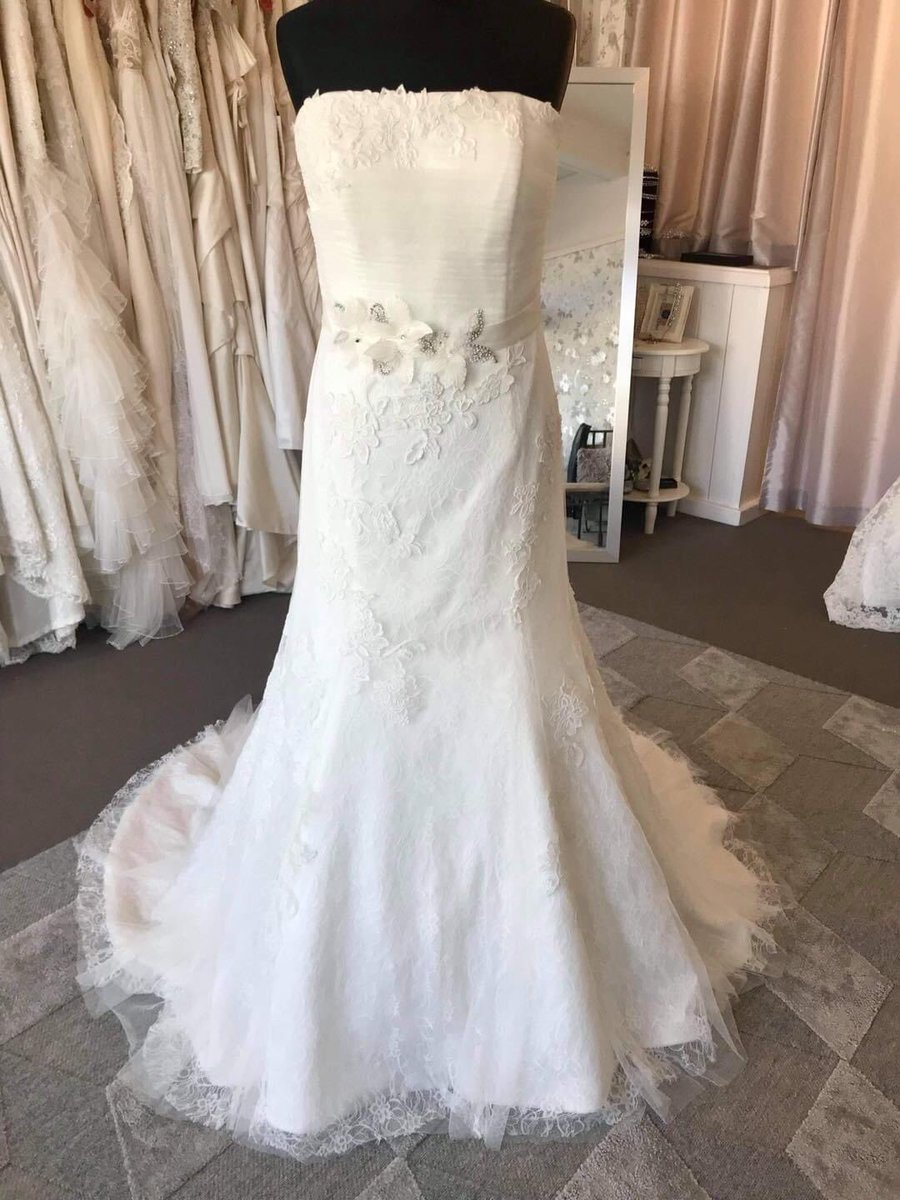 💞 𝐷𝑅𝐸𝑆𝑆 𝑂𝐹 𝑇𝐻𝐸 𝐷𝐴𝑌 💞

To book your private appointment with us to find your bridal style drop us a DM.
Or
Call 01482 236446
Email beverley@bridalreloved.co.uk

#weddingdress #bride #bridalrelovedbeverley #bridalreloved