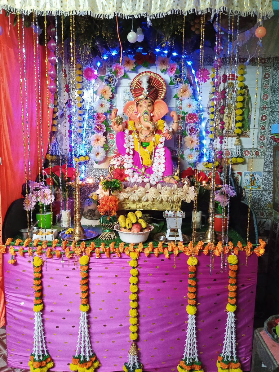 Sonuli3's tweet photo. जो शरण तुला आला त्याचा उद्धार तु केला,
चला मिळून सारे बोला बाप्पा मोरया बाप्पा मोरया !!!!❤️❤️❤️ https://t.co/mznxWbNL4v