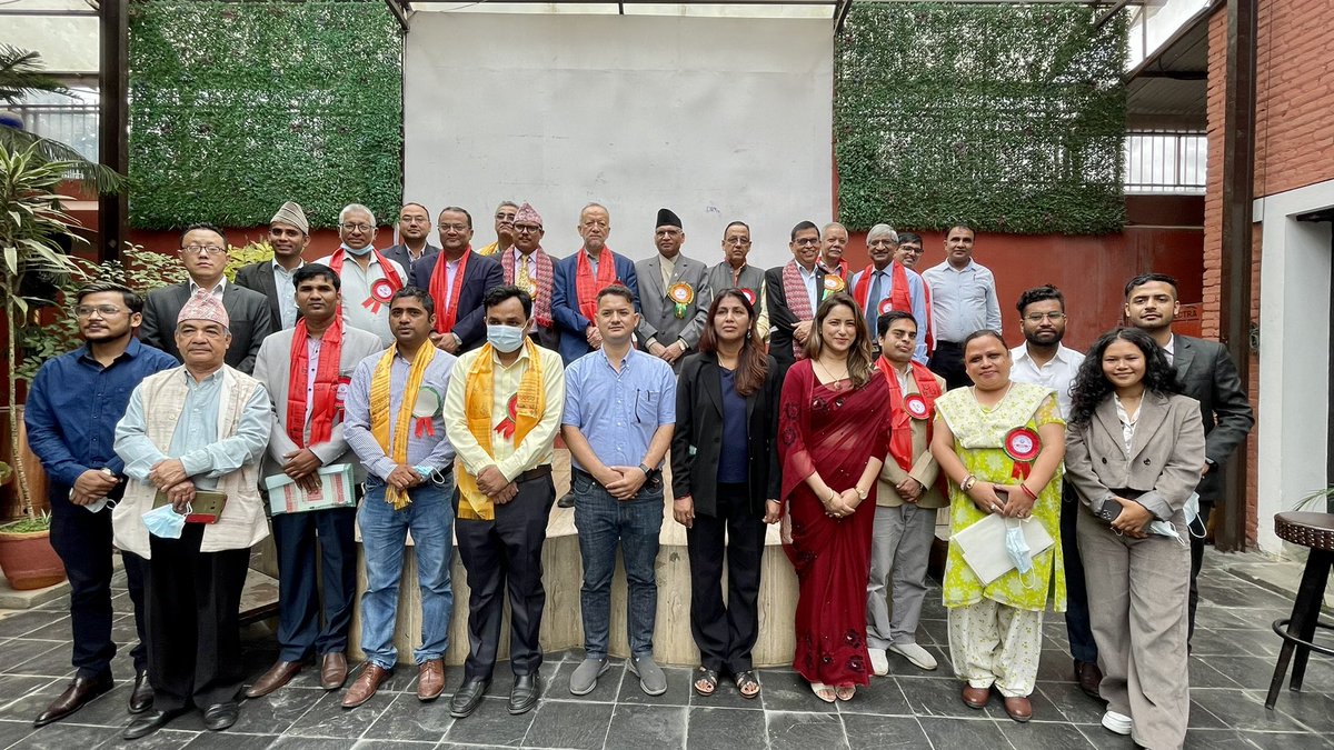 madhavjee's tweet photo. आज बिहान डा. श्रीकृष्ण गिरी, डा. धर्मकान्त बास्कोटा, डा. जेपी अग्रवाल र डा. मंगल रावललाई सुनियो। सबैको विचारमा अनेक आशंका र आरोहअबरोह पार गरेपछि अब कर्णालीमा चिकित्सा विज्ञान पढाई नवीन र विशिष्ठ हुने दृढ विश्वास जागेको रहेछ। दुईटा बिषयको पाठ्यक्रम माथि विद्वत् चर्चा थियो। #KAHS https://t.co/8XwBxUJURG