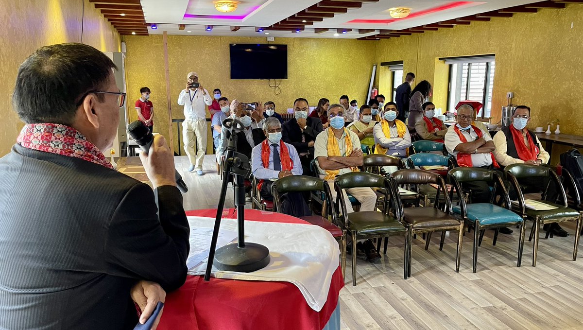 madhavjee's tweet photo. आज बिहान डा. श्रीकृष्ण गिरी, डा. धर्मकान्त बास्कोटा, डा. जेपी अग्रवाल र डा. मंगल रावललाई सुनियो। सबैको विचारमा अनेक आशंका र आरोहअबरोह पार गरेपछि अब कर्णालीमा चिकित्सा विज्ञान पढाई नवीन र विशिष्ठ हुने दृढ विश्वास जागेको रहेछ। दुईटा बिषयको पाठ्यक्रम माथि विद्वत् चर्चा थियो। #KAHS https://t.co/8XwBxUJURG
