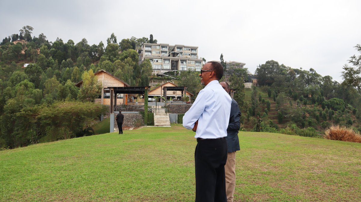 Our profound gratitude to HE @PaulKagame for setting aside some time out from his busy agenda to grace@KivuCleo with his presence.Our deepest thanks and appreciation for all the invaluable support,advice&recommendations, as we try to fit in the highest standards set by @RDBrwanda