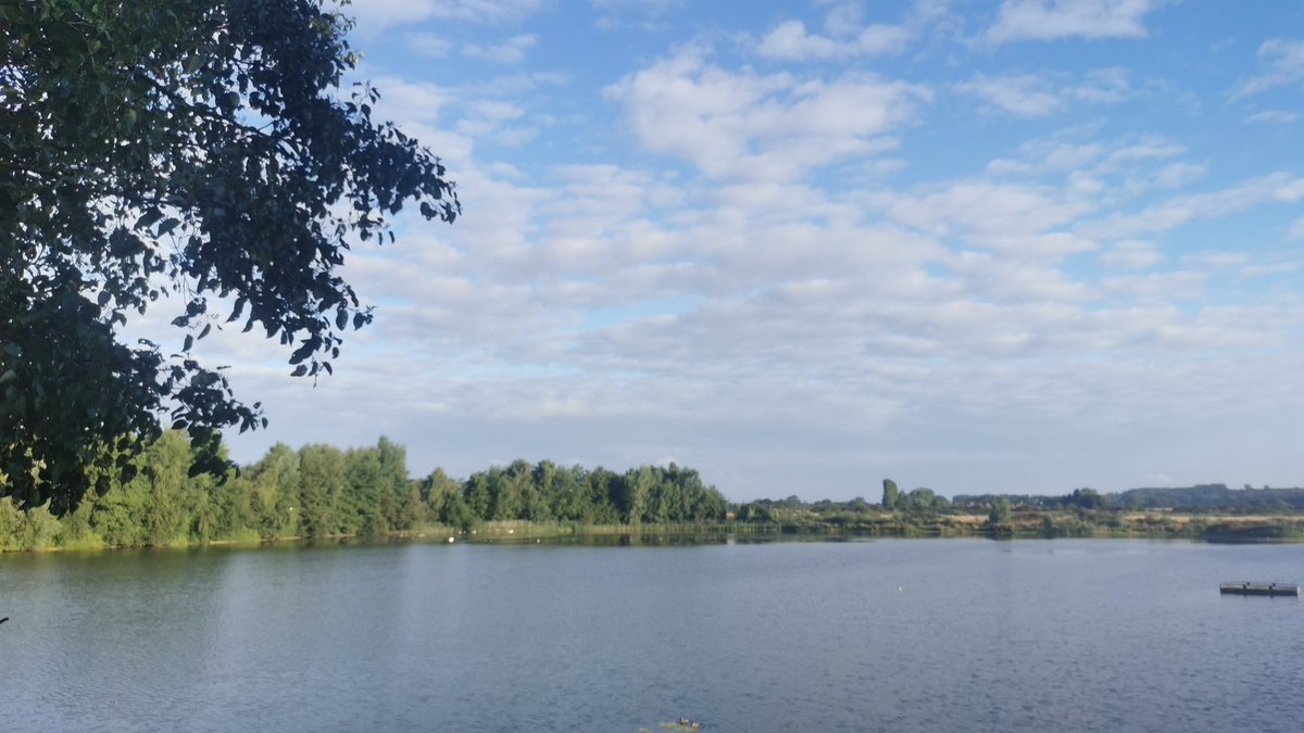 King28Sarah's tweet photo. Lovely view this morn.. Out for an early  wander with my camera

#morning #sun #photography #morningwander #view https://t.co/nvneBxZ2Fn