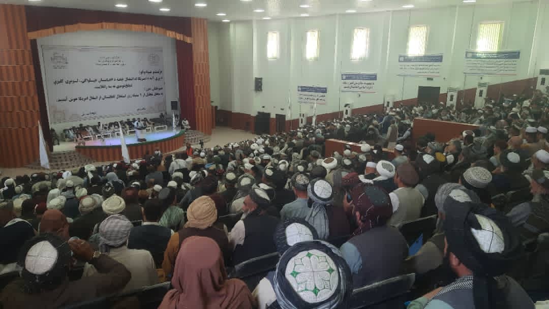مراسم بزرگ با اشتراک الحاج مولوي قدرت الله ابوحمزه والی بلخ، مسوولین ملکی و نظامی، علما و شمار زیاد شهروندان مزارشریف برای گرامیداشت از نهم سنبله روز خروج آخرین سرباز خارجی از کشور در ولایت بلخ جریان دارد.
