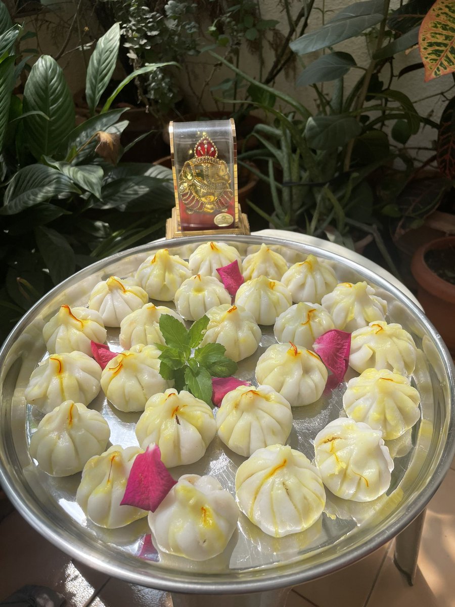 आज बाप्पासाठी घरगुती उकडीचे मोदक #modak #GaneshChaturthi #गणेशचतुर्थी #गणपती_बाप्पा_मोरया