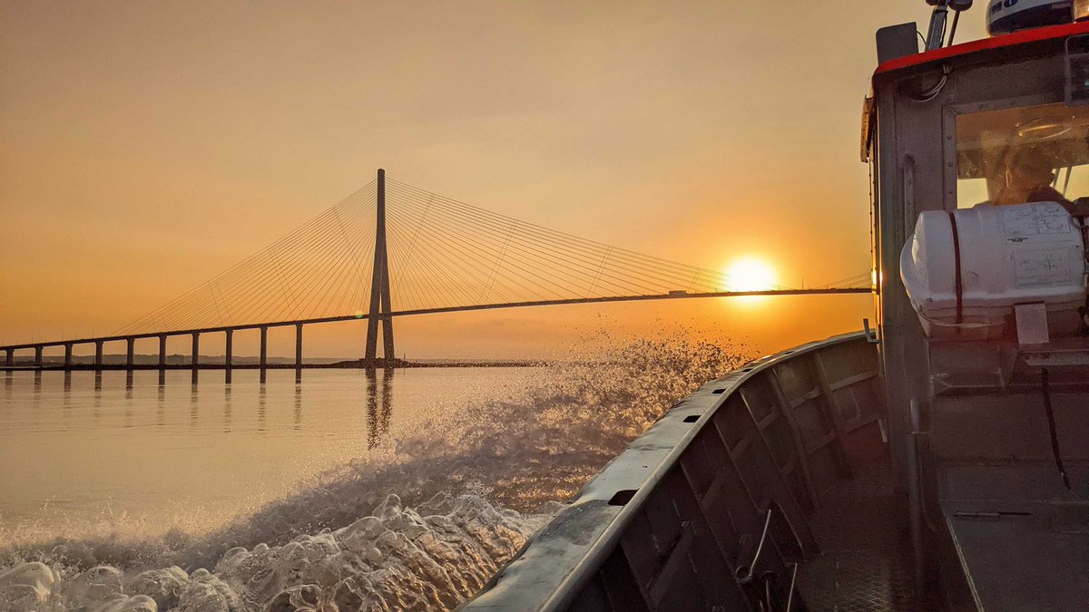 Petit bonjour de nos équipes en Normandie☀️ ! Cette semaine c’est relevé bateau 🛥️ pour GIP Seine Aval. #PontdeNormandie #assetManagement