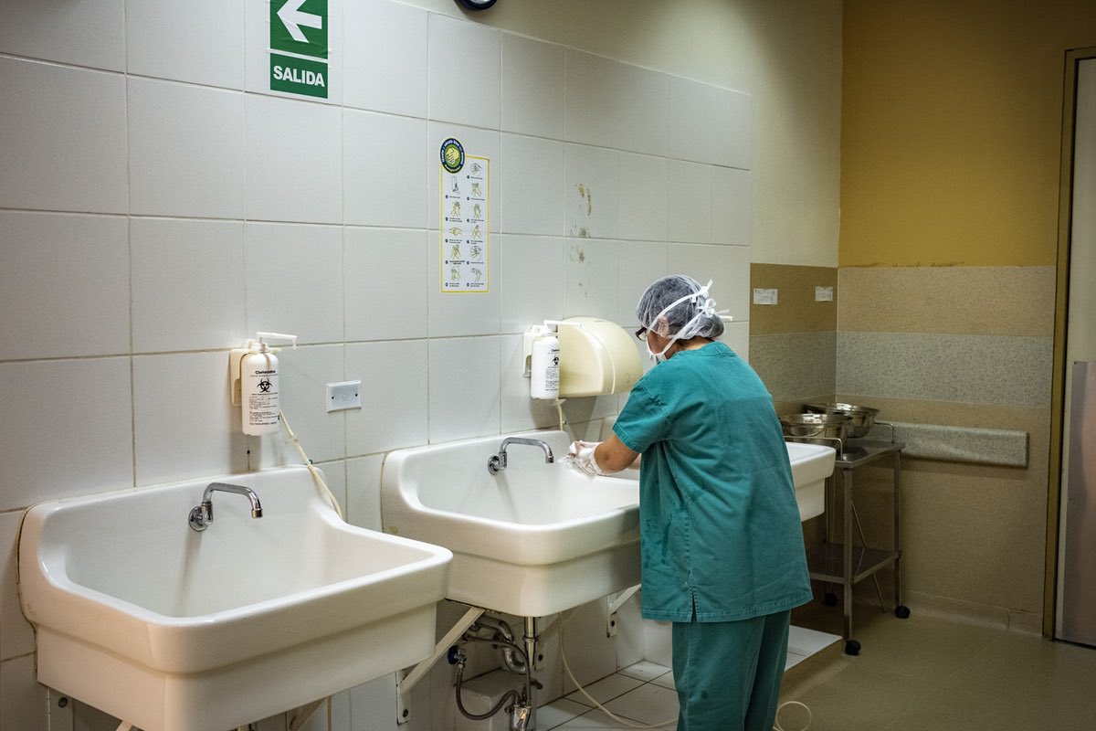 SPHS (@un_sphs) on Twitter photo 50% of health care facilities globally lack basic hygiene services with water & soap.
Around 3.85 billion people use these facilities & 688 million receive care at facilities with NO HYGIENE SERVICES AT ALL
More in the 🆕 <a href="/WHO/">World Health Organization (WHO)</a> <a href="/UNICEF/">UNICEF</a> report: who.int/publications/i… #act4health 50% of health care facilities globally lack basic hygiene services with water & soap.
Around 3.85 billion people use these facilities & 688 million receive care at facilities with NO HYGIENE SERVICES AT ALL
More in the 🆕 <a href="/WHO/">World Health Organization (WHO)</a> <a href="/UNICEF/">UNICEF</a> report: who.int/publications/i… #act4health