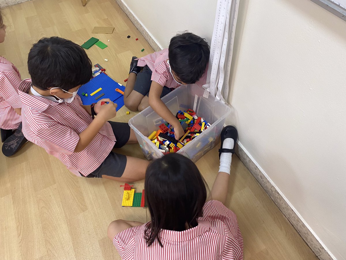 DESSyear2's tweet photo. #DESSYear2Red made some incredible creations on their first day! #creativity #dreambigaimhigh https://t.co/cUePPEmvC0