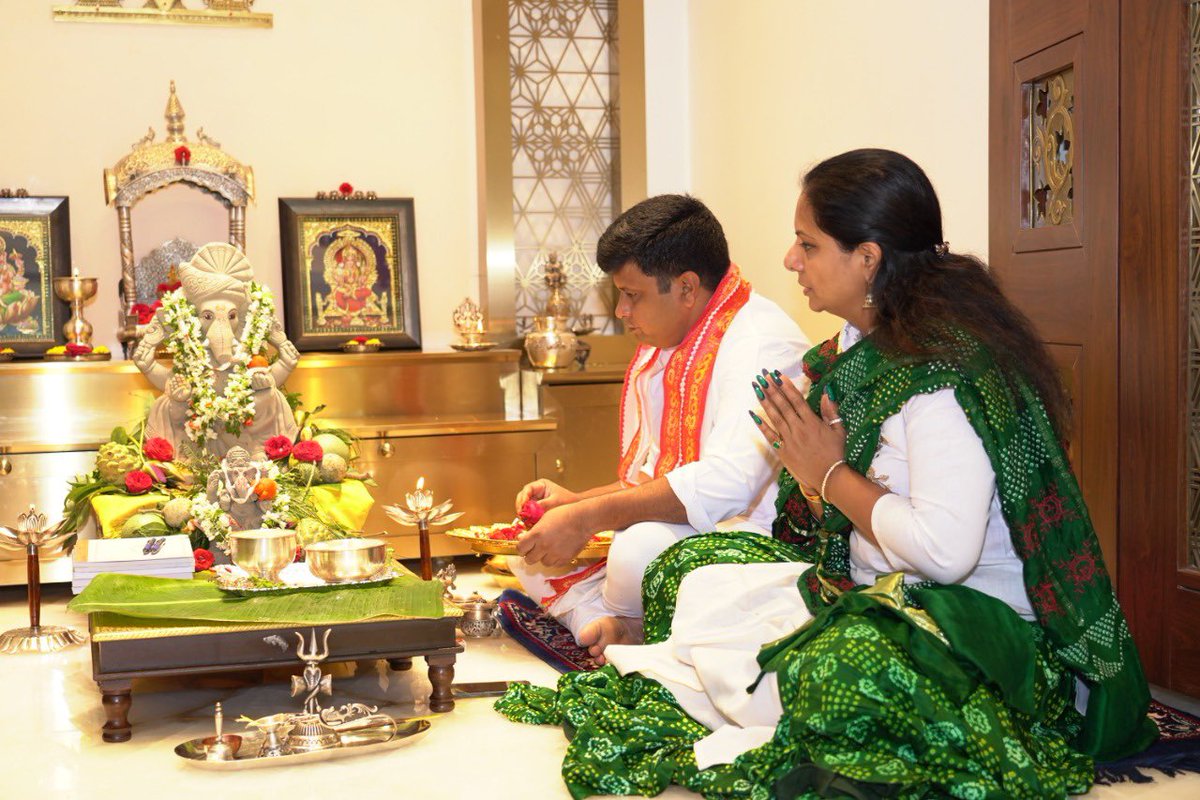RaoKavitha's tweet photo. May Lord Ganesha shower blessings on you and your family. May this #GaneshChaturthi bring health, happiness and peace. Happy Ganesh Chaturthi to you and your loved ones! https://t.co/iQCIKShLrB