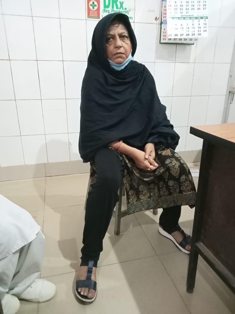 आदिवासी महिला के साथ हैवानियत की सारी हदें पार करने वाली BJP से निकली जा चुकी गिरफ्तार सीमा पात्रा को देख लीजिए 👇 

इसने 8 साल तक आदिवासी बेटी के साथ क्रूरता की सारी हदें पार कर दी। बंधक बना कर रखा, उसके दांत तोड़ दिए, पेशाब पिलाया, जीभ से टॉयलेट साफ़ करायी, गर्म तवे से जलाया...