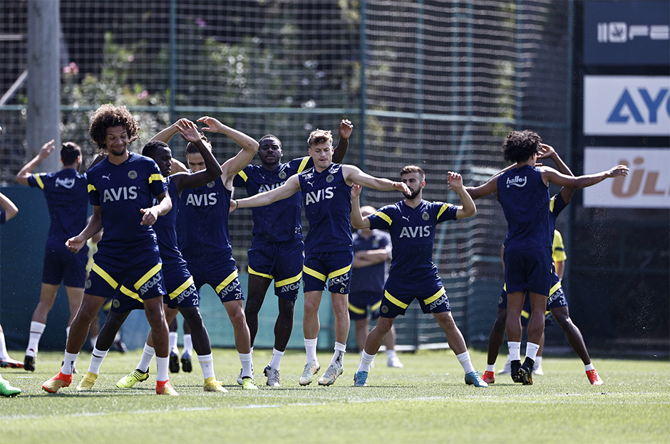 Fenerbahçe'de sürpriz karar! Yeni transfere erken veda

bit.ly/3Q4Z6zj