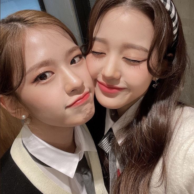 jjangchns's tweet photo. happy birthday to our cherry tokki 🍒🐰 
#OurMuseWonyoungDay
#아이브나라_원영공주_생일축하해 https://t.co/qhN46iny93
