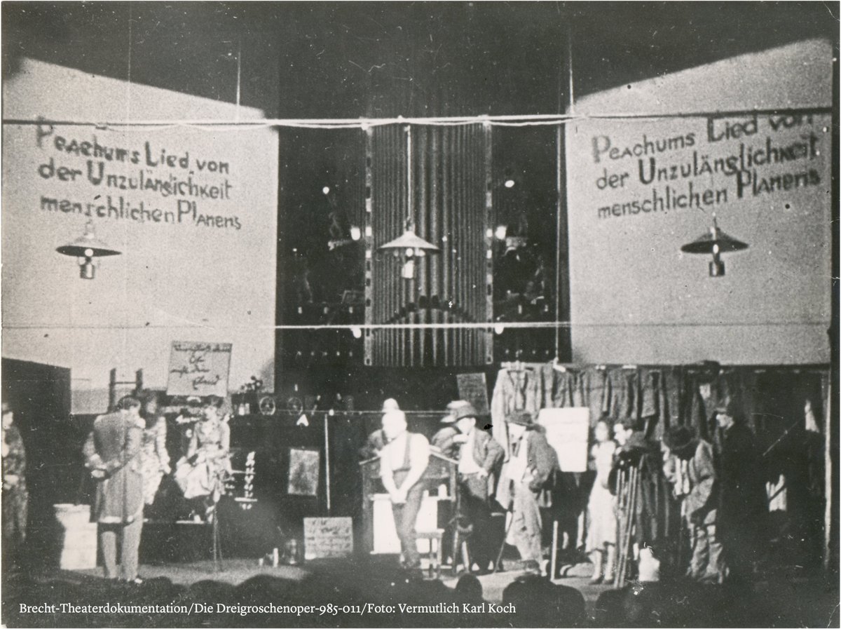 heute vor 94 Jahren, am 31.8.1928, wurde "Die Dreigroschenoper" hier im Theater am Schiffbauerdamm unter turbulenten und chaotischen Umständen uraufgeführt. sie wurde ein riesiger Erfolg und hat Bertolt Brecht und Kurt Weill weltberühmt gemacht. #BEdreigroschenoper #otd