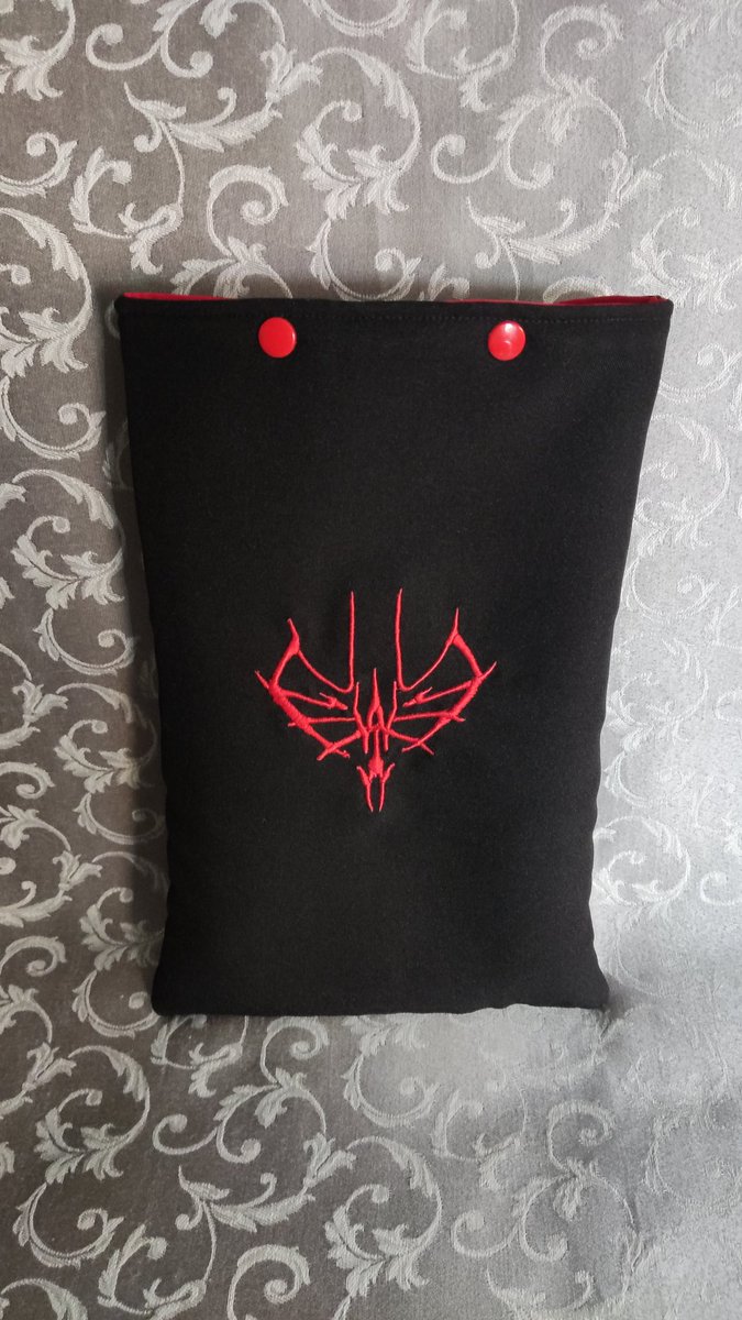 CosmereCrafts's tweet photo. Por una petición especial, he sacado otro modelo de funda, esta vez para Tablet/iPad 😊✌🏻 https://t.co/NZzkRpBXk3