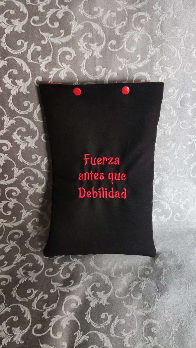 CosmereCrafts's tweet photo. Por una petición especial, he sacado otro modelo de funda, esta vez para Tablet/iPad 😊✌🏻 https://t.co/NZzkRpBXk3