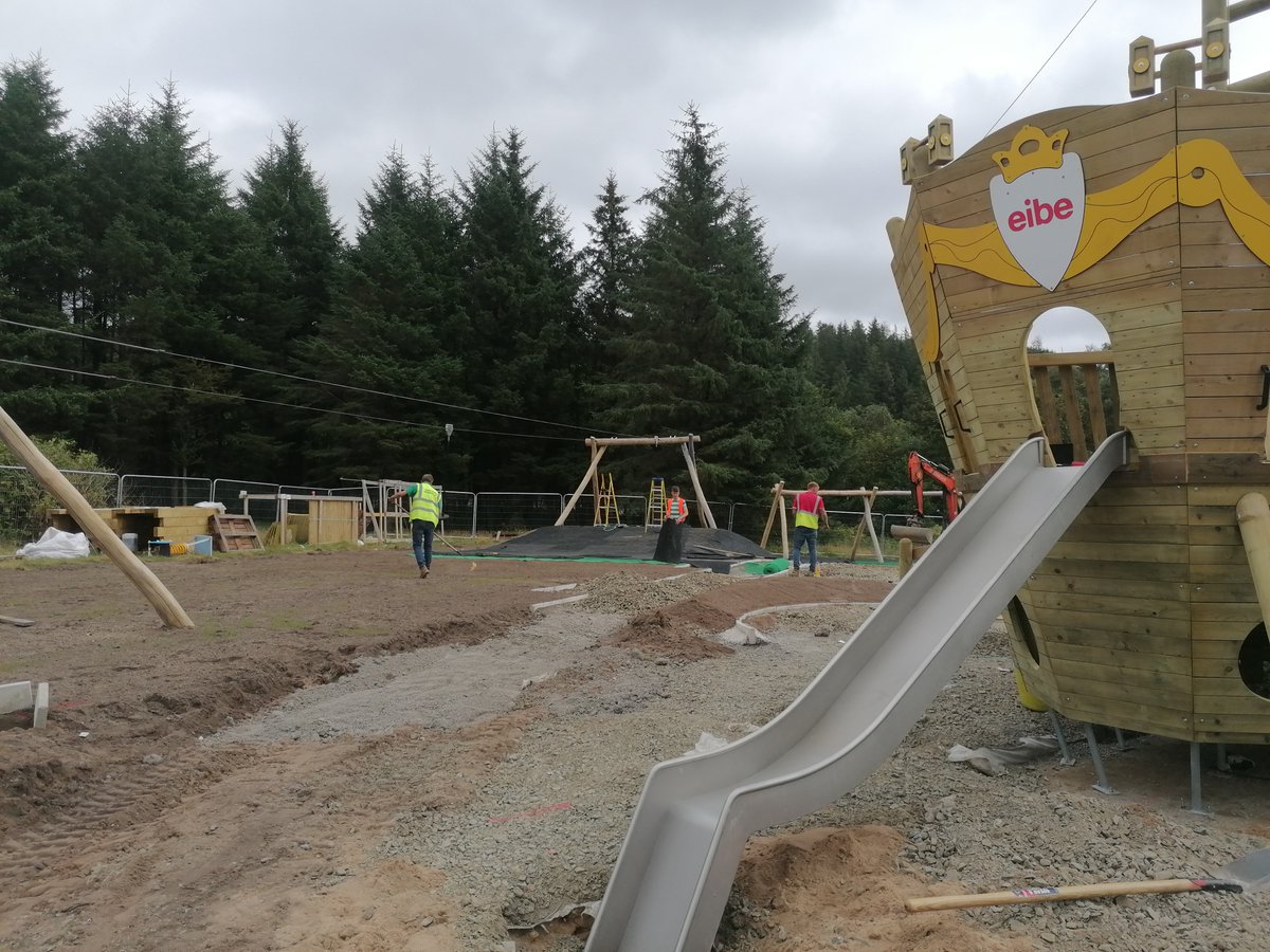 inverclyde's tweet photo. Looking ship-shape! Work is continuing on our new £200k inclusive playpark at Lunderston Bay being built by our contractor @HawthornHeights #DiscoverInverclyde #DiscoverGourock @Clydemuirshiel ⬇️⛵️ https://t.co/NGBaCSNX7M