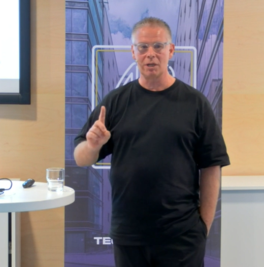 LainaDenim's tweet photo. Saku Tuomiselta huikea puhe @TechnopolisHQ Workplace talkissa. Puheessa mukana niin Dalai Lama kuin Matti Nykänen. Pointtina se, että kestävässä kehityksessä ei tarvitse olla tai tavoitella täydellisyyttä. Aika usein 50/60-ajattelu on good enough. Kunhan tekee jotain hyvää. https://t.co/pclEPsM1CR