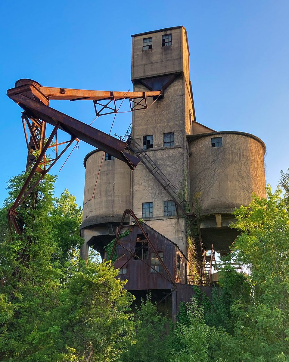 exploringmacon's tweet image. So glad to hear that Macon&apos;s old Coal Tower is being purchased by new owners who plan to preserve it. I&apos;ve always loved this structure. @41NBC @MaconGaSoul @historicmacon #MaconCoalTower #HistoricStructure #Railroad #DowntownMacon #Macon #Georgia